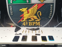 prende suspeito por golpes de estelionato, apreende arma de fogo e munições