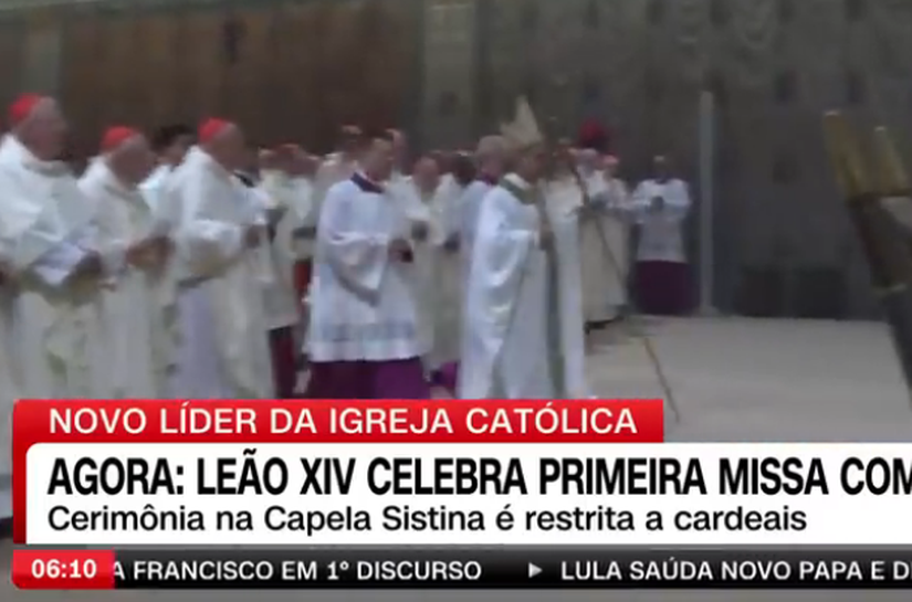 Papa Leão XIV escolhe altar voltado para cardeais em primeira missa