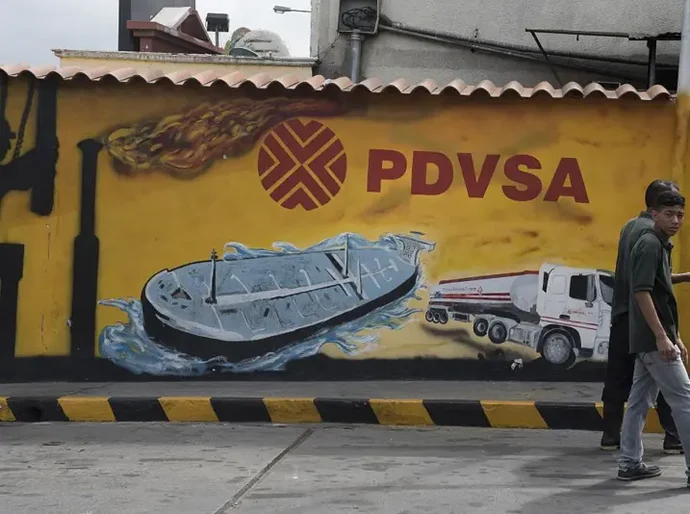 Como petróleo foi 'bênção' e 'maldição' da Venezuela, que foi de país mais rico da América do Sul a crise sem precedentes