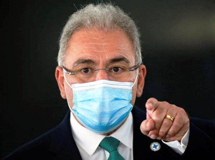 Ministro da Saúde usou voos da FAB para transportar mulher e filhos, mostram registros oficiais