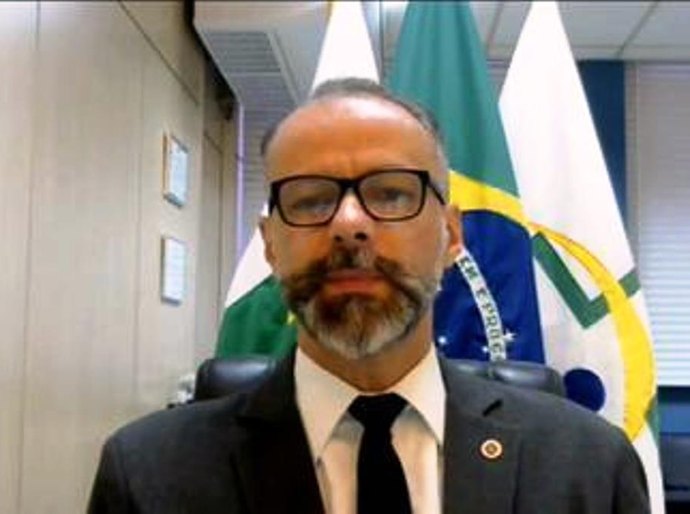 Presidente da Anvisa diz que prazo de cinco dias para aprovar vacinas contra a Covid-19 é 'irreal'