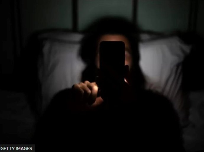 A idolatria a autores de ataques a escolas que circula livremente em redes sociais