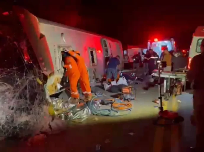 Acidente de ônibus deixa mortos e feridos no agreste de PE