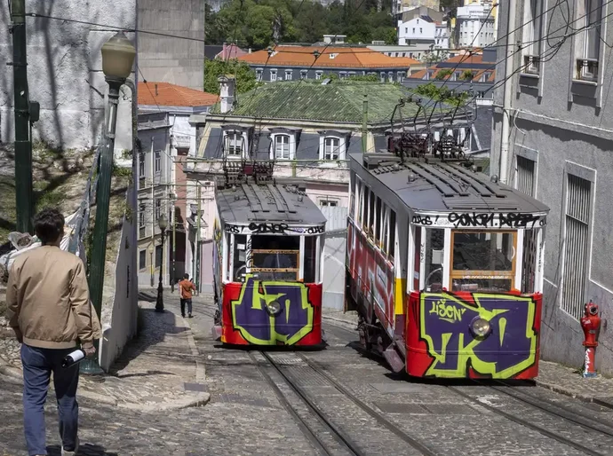 Acidente com bondinho em Lisboa deixa 15 mortos