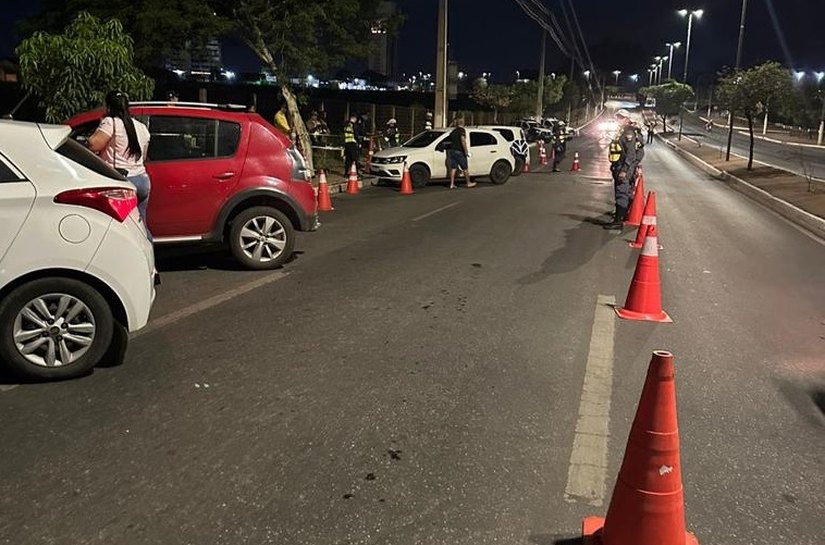 Blitz da Lei Seca na Avenida Miguel Sutil flagra 11 motoristas dirigindo embriagados