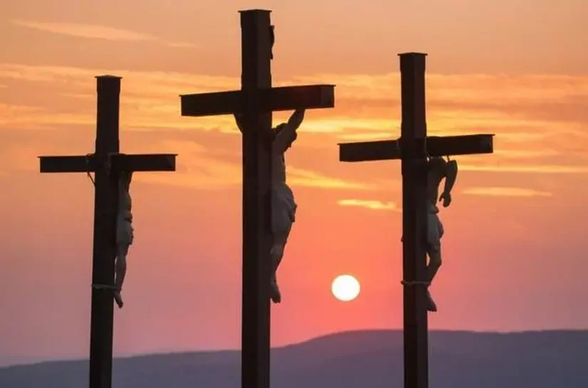 O que aconteceu com a cruz em que Jesus morreu?
