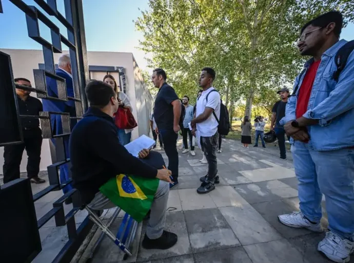 Imigrar para Portugal ficou mais difícil para brasileiros? Entenda nova lei aprovada no país