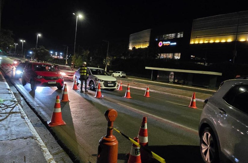 Operações Lei Seca resultam em sete prisões por embriaguez e remoção de 46 veículos em Cuiabá