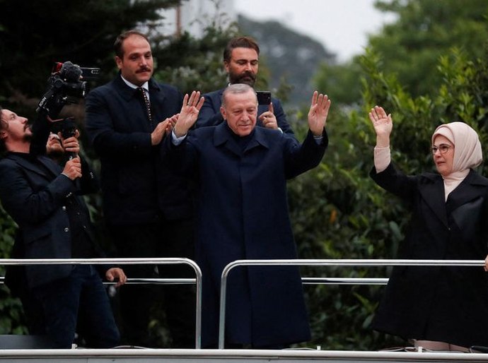 Turquia reelege Erdogan para mais cinco anos no poder