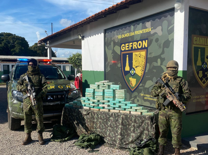 Ação conjunta apreende 64 tabletes de pasta base de cocaína e causa prejuízo de R$ 1,1 milhão às facções criminosas