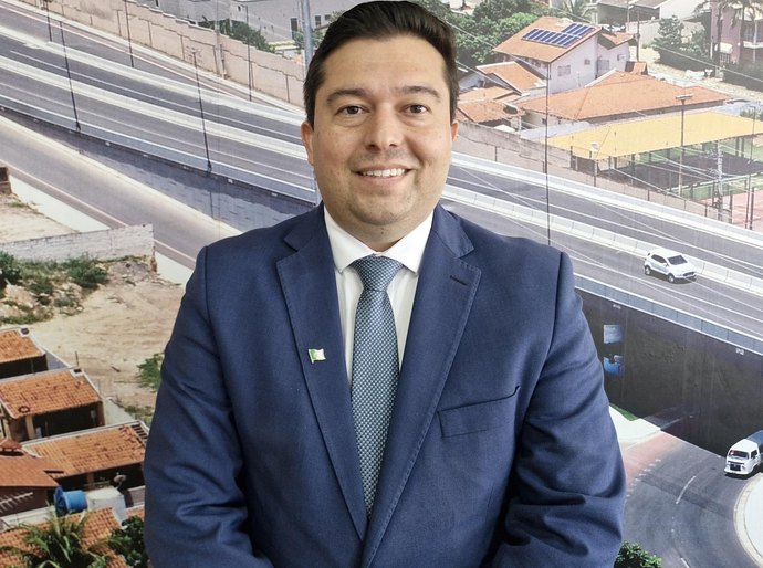 Jean Barros assume mandato em Cuiabá e lança projeto para proteger alunos com botão do pânico nas escolas
