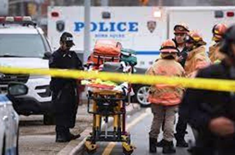 Ataque a tiros deixa 29 feridos em metrô de Nova York; polícia encontra arma na estação