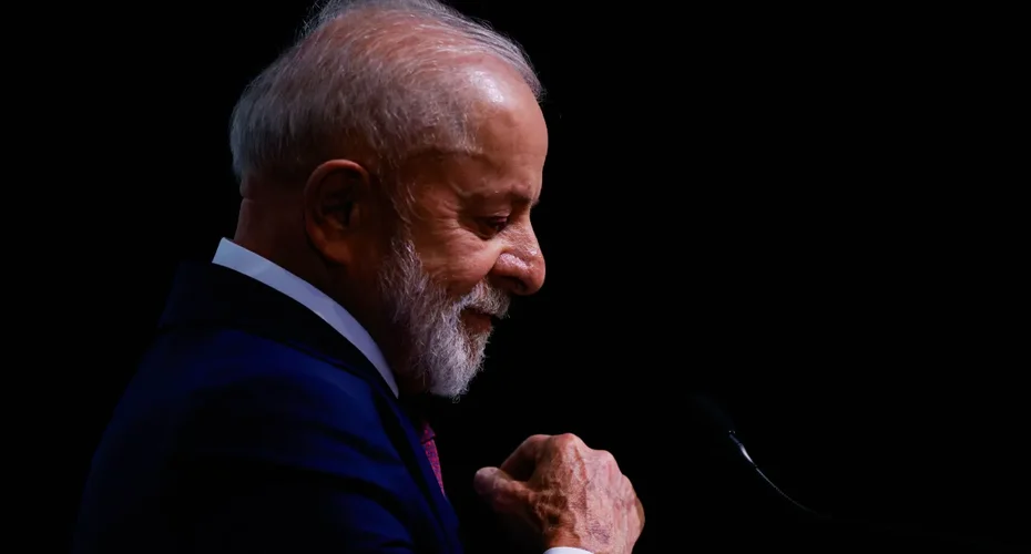 Lula perde influência no exterior e é impopular em casa, diz The Economist
