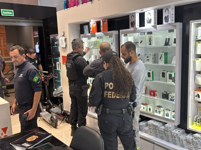 Veja Fotos: PF, Polícia Civil e Receita Federal deflagram operação contra o comércio de eletrônicos clandestinos em shoppings em Cuiabá e VG