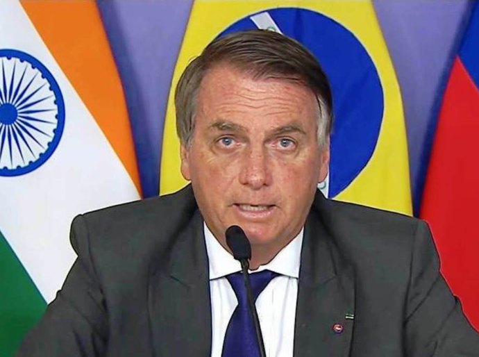 Em cúpula do Brics, Bolsonaro destaca parceria com China para vacinas