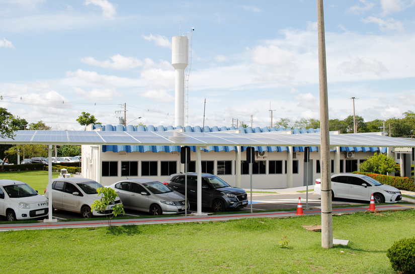 Detran instala 160 painéis solares na sede em Cuiabá para reduzir gastos com energia elétrica