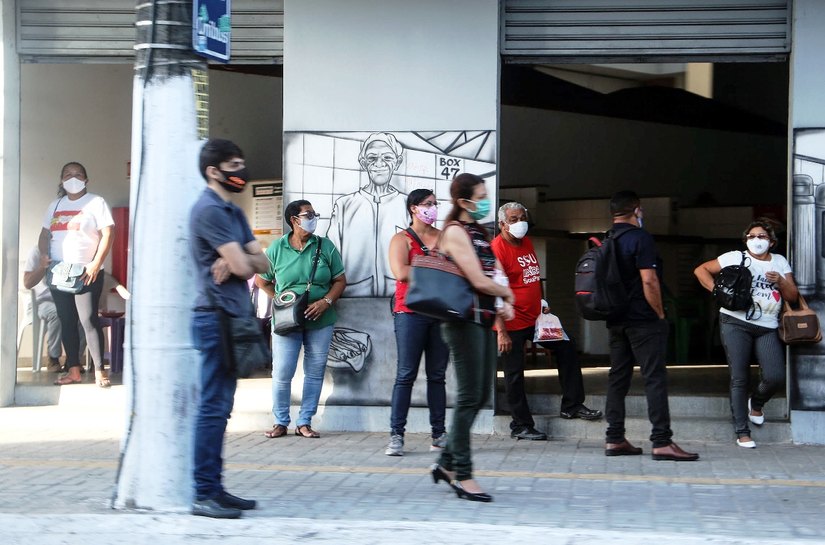 Brasil confirma mais 24.818 casos e 566 mortos por Covid-19 em 24 h