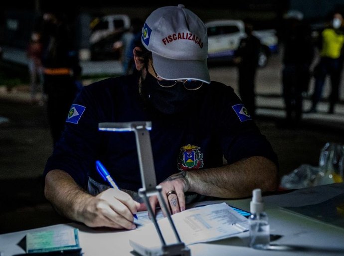 Operação Lei Seca em Várzea Grande resulta em seis motoristas presos e 56 veículos removidos