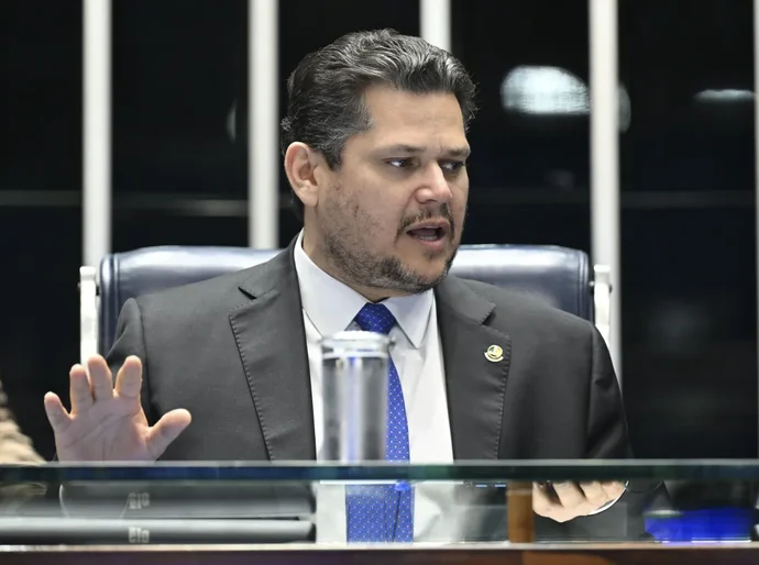 Governo aposta em Alcolumbre para frear anistia a Bolsonaro