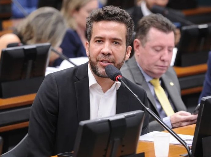 Áudio indica que Janones já tinha mandato quando negociou suposta “rachadinha”