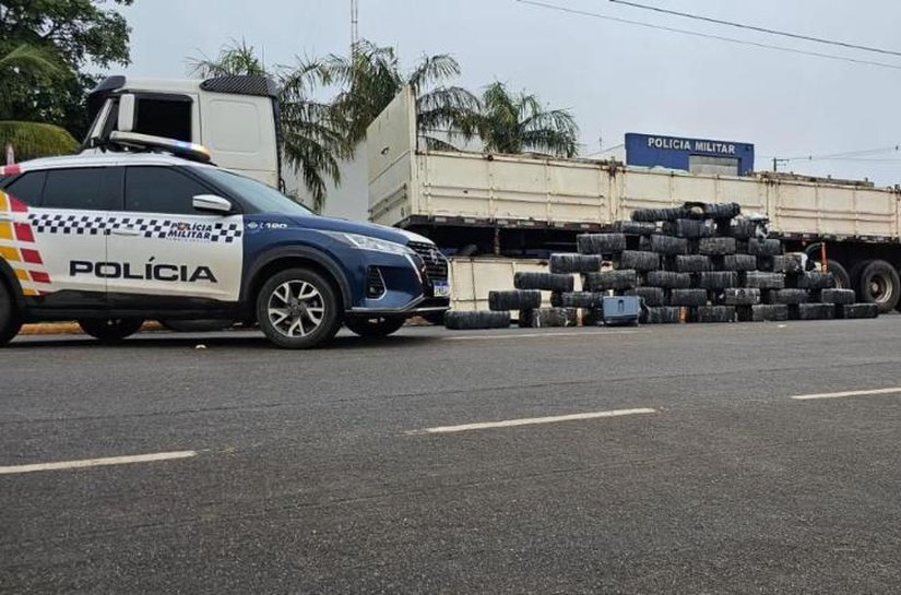 Polícia Militar e PRF apreendem 806 quilos de maconha com homem de 44 anos em Nova Mutum, MT