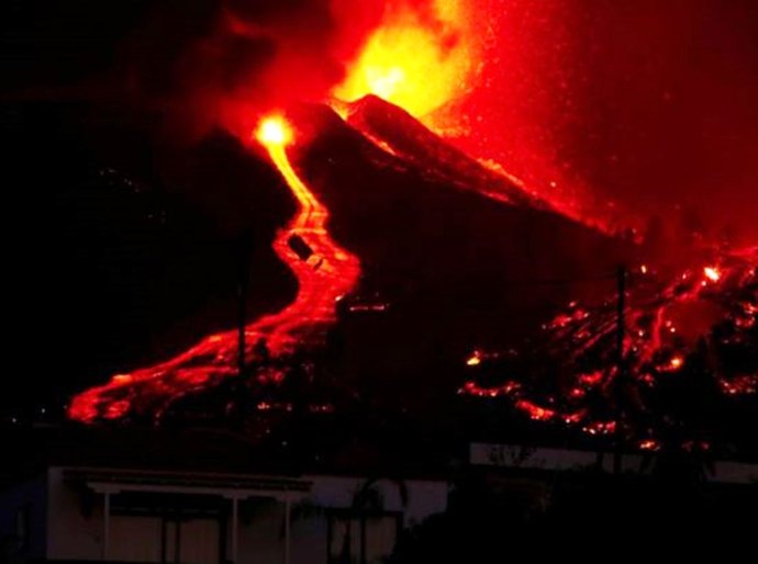 Vulcão em erupção nas Canárias: o cenário 'desolador' enfrentado por moradores afetados pelo Cumbre Vieja