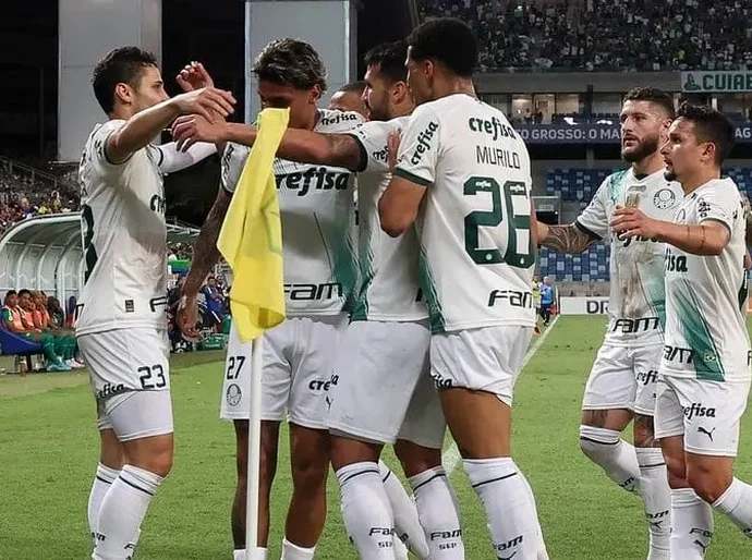 Com gols de Veiga e Ríos, Palmeiras vence Cuiabá e diminui vantagem do Botafogo no Brasileirão