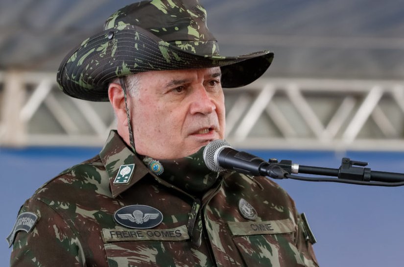 Comandante do Exército foi determinante para golpe não acontecer, diz relatório da PF