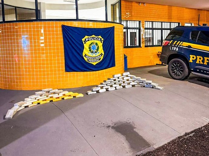 PRF apreende mais de 65 kg de drogas na BR-070 em Barra do Garças,MT