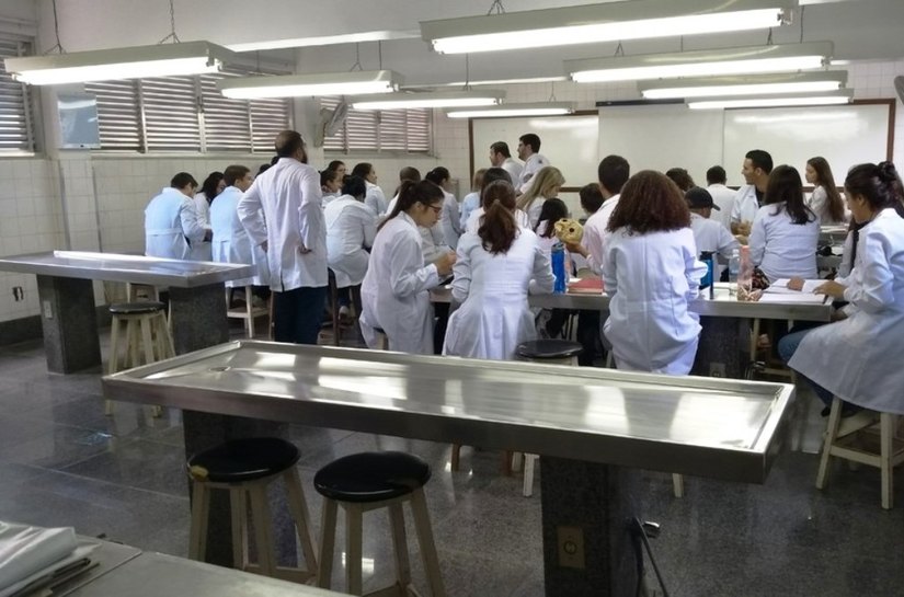 Universidades federais perdem, em 10 anos, 73% da verba para construir laboratórios, fazer obras e trocar computadores