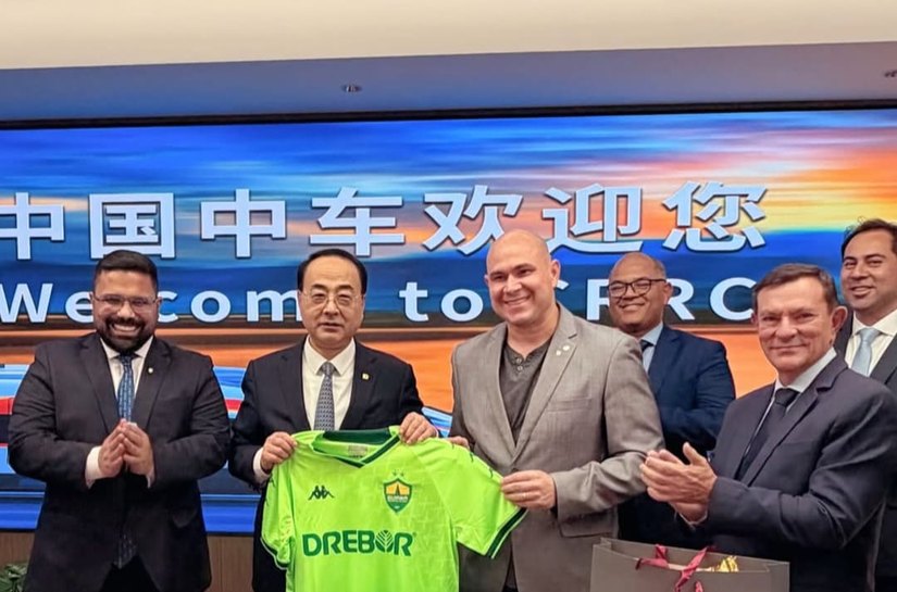 Abílio apresenta projeto de mobilidade à maior fabricante de trens do mundo