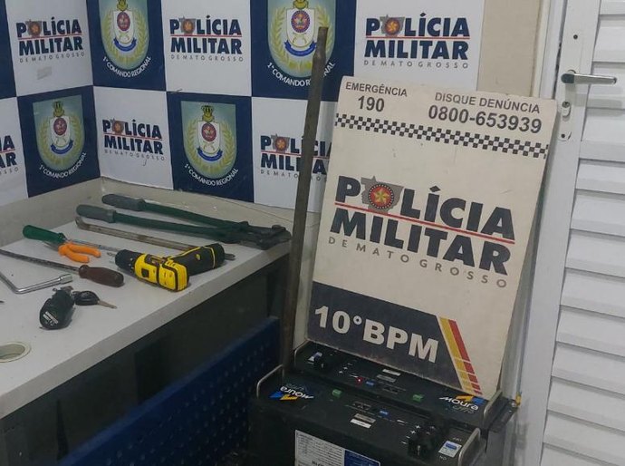 PM intercepta quadrilha e recupera R$ 100 mil em baterias de lítio furtadas de empresa de telefonia