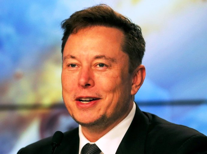 Queda em ações da Tesla tira Elon Musk do topo do ranking dos mais ricos do mundo