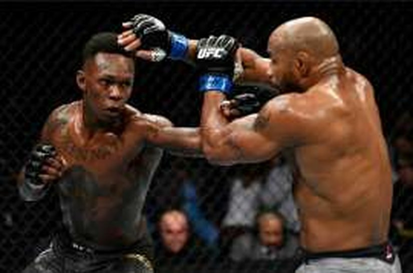 Em luta morna, Israel Adesanya derrota Yoel Romero por pontos no UFC 248 e segue campeão dos médios