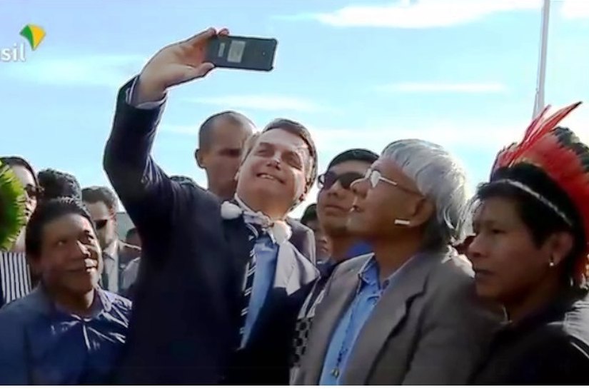 Líder xavante de 60 que esteve com Bolsonaro, morre com a Covid-19 em Cuiabá