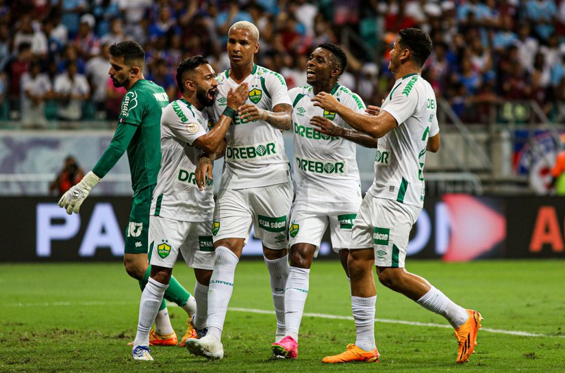 Cuiabá se sobressai ao Bahia com facilidade e encaminha sua permanência na Série A do Campeonato Brasileiro