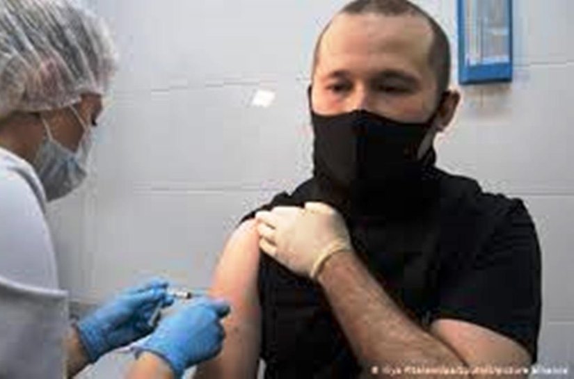 Vacinação em massa começa neste sábado (5) em Moscou