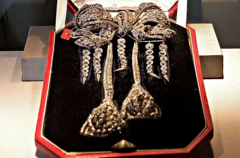 Roubo no Louvre: as oito joias levadas por criminosos do museu em Paris