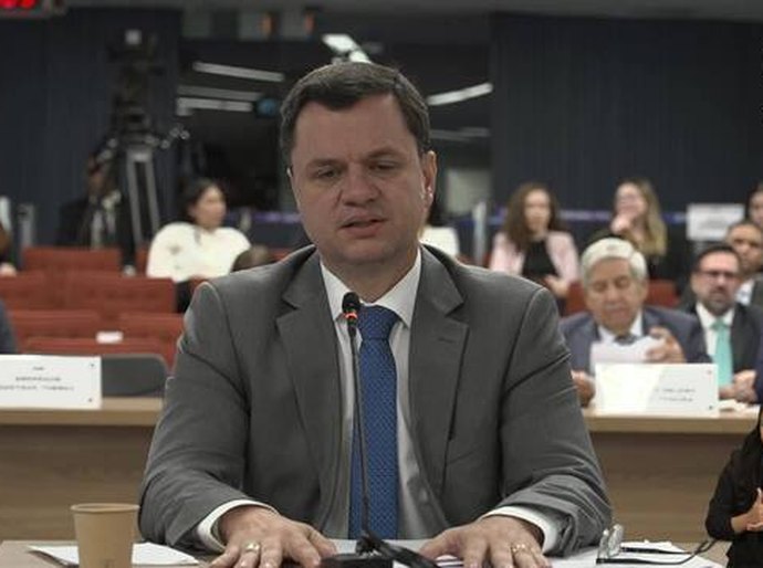 Torres diz que 'minuta do golpe' é 'minuta do Google' e tinha erros de concordância: 'Nem me lembrava'