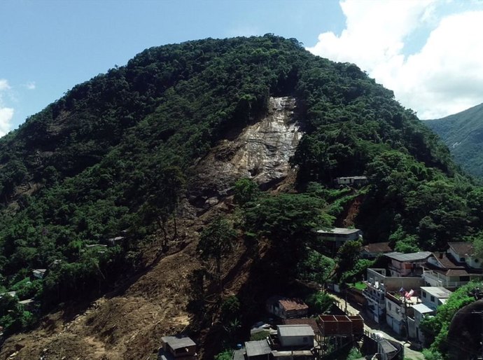 Bombeiros esperam encontrar vítimas com vida em Petrópolis; tragédia já deixa 129 mortos e 218 desaparecidos