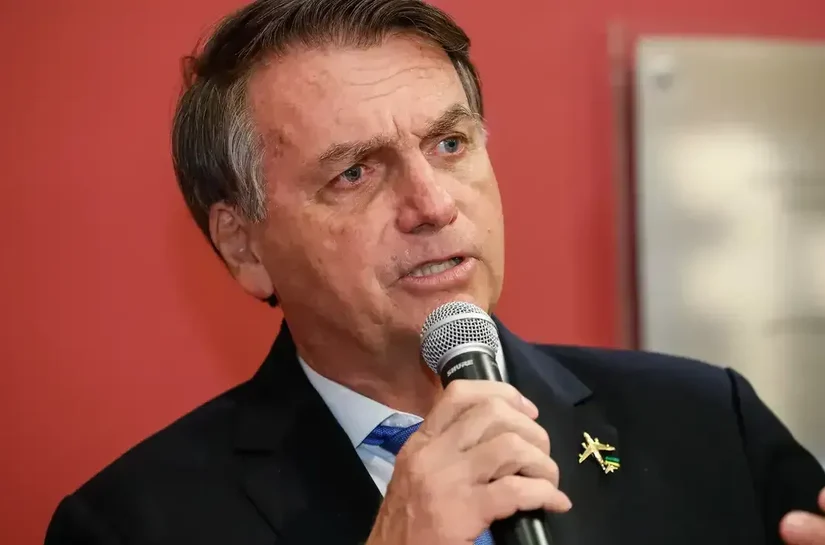 Bolsonaro contesta delação, nega golpe e diz ter ordenado transição
