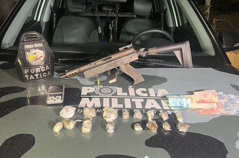 PM prende trio, apreende submetralhadora e 16 porções de maconha em Várzea Grande