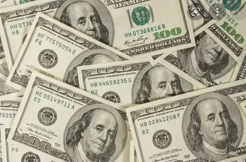 Por que o dólar está caindo tanto mesmo com guerra e crise econômica
