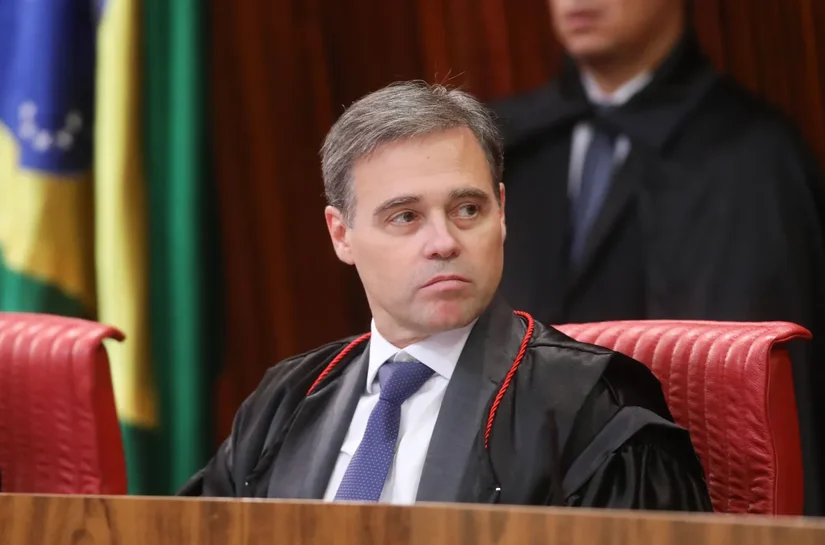 AGU trava ação contra Mendonça, mas PF mantém pressão e amplia crise