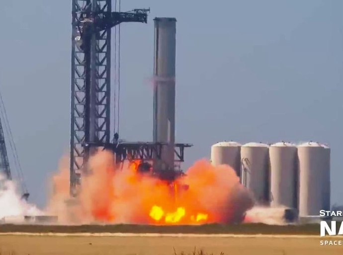 Foguete explode na fábrica da SpaceX durante teste de solo: 'Avaliando danos', diz Elon Musk
