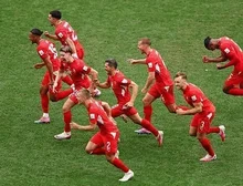 Suíça bate Colômbia nos pênaltis e volta às quartas da Copa após 72 anos