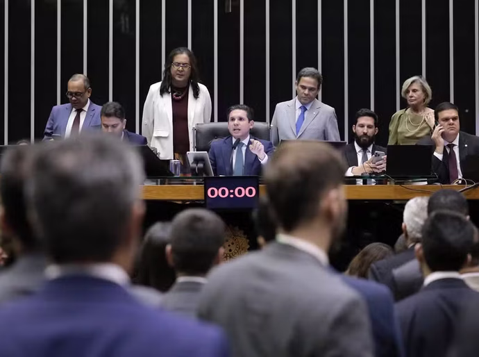 PEC da Blindagem: Centrão articula, Câmara retoma votação secreta para abertura de processos e texto vai ao Senado