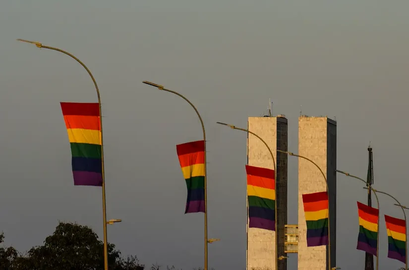 Candidaturas LGBT+ têm recorde em 2026 e se espalham por mais partidos
