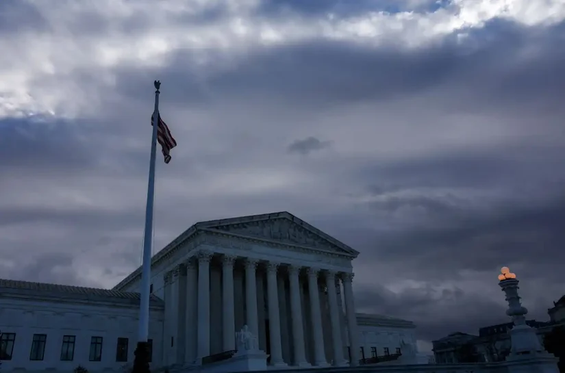 Suprema Corte dos EUA autoriza Trump a retirar visto de mais de 500 mil imigrantes