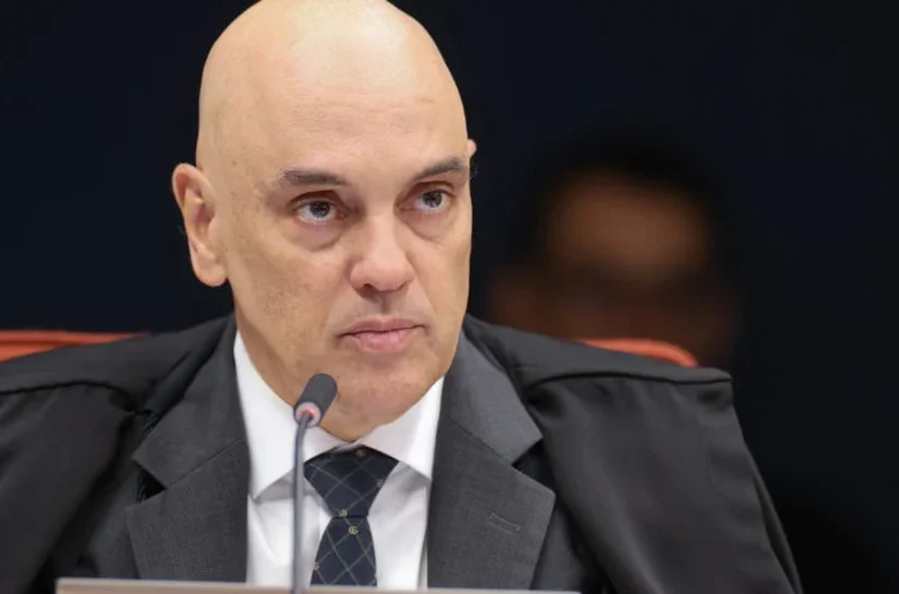 Moraes pede para Zanin marcar julgamento de Bolsonaro e réus do núcleo 1